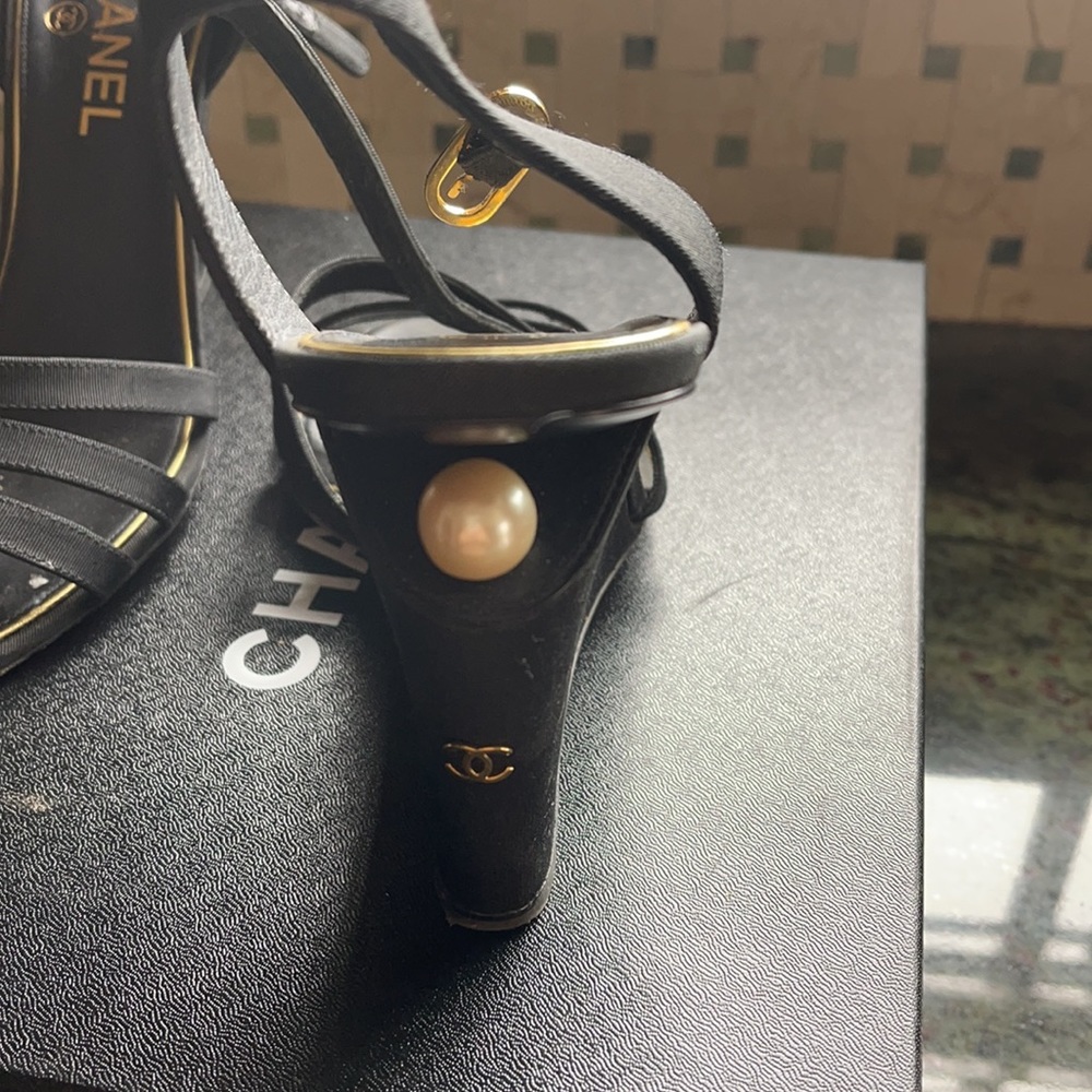 Chanel shoes worn great condition - Picture 5 of 7